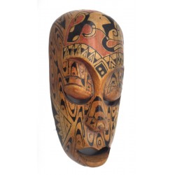 vue de profil du masque en bois sculpté et peint