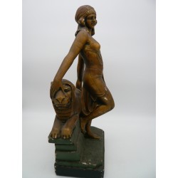Statuette  Salomé avec lion