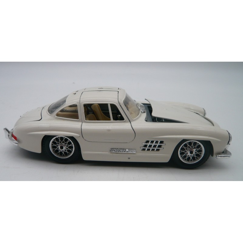 Petite Voiture Mercedes Classe A Rouge, Miniature De Collection Vintage, état D'usage
