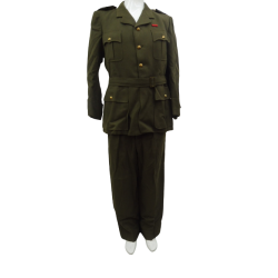 uniforme militaire d’officier vintage sur un mannequin
