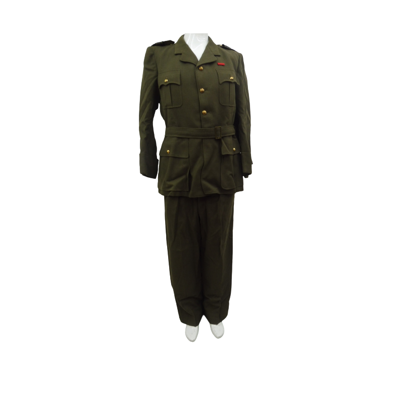 uniforme militaire d’officier vintage sur un mannequin