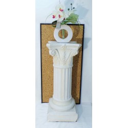 Colonne ancienne en plâtre