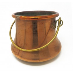 Chaudron en cuivre avec poignée en bronze - ustensile de cuisine traditionnel