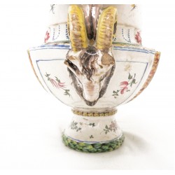 Soupière en porcelaine de collection avec un décor floral