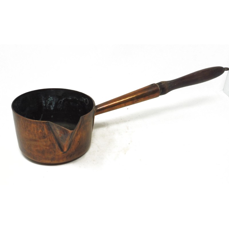 Casserole en cuivre vintage avec bec verseur et manche en bois estampillée E.DEHILLERIN