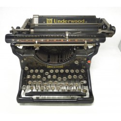 Ancienne machine à écrire Underwood, un élément unique pour votre espace de travail.