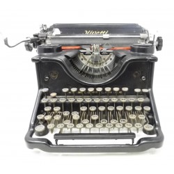 Machine à écrire Olivetti, modèle de 1934, en parfait état de fonctionnement et objet de décoration unique.