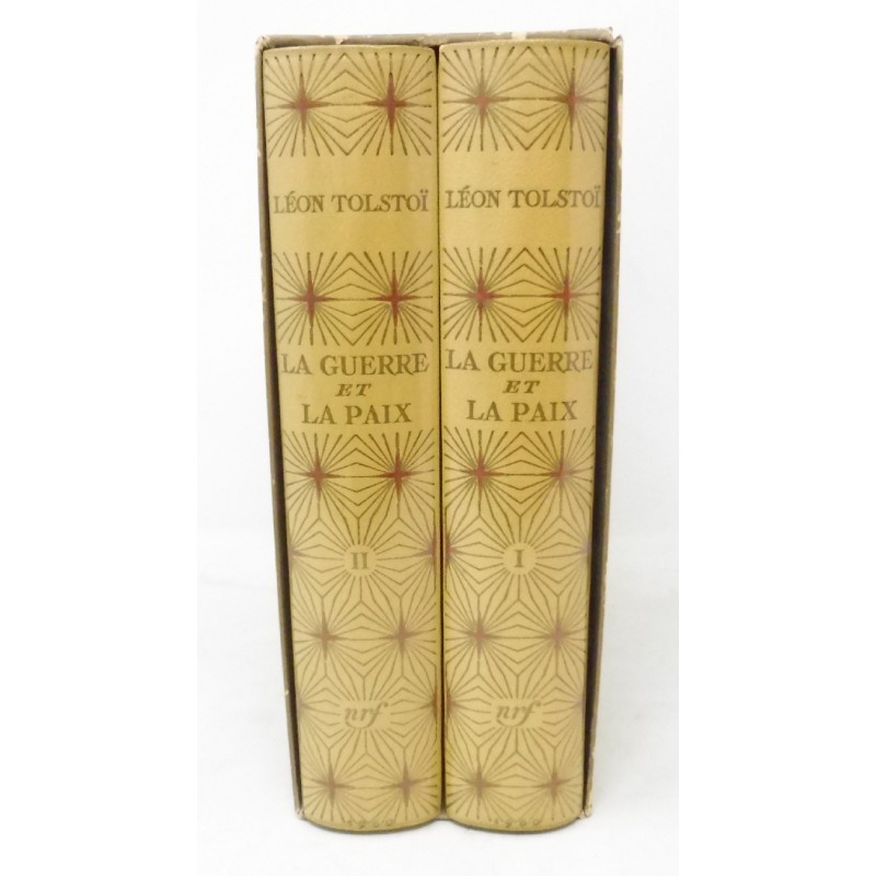 Édition Gallimard en 2 tomes de "Guerre et Paix" de Léon Tolstoï, plongez dans l'univers captivant de la Russie.