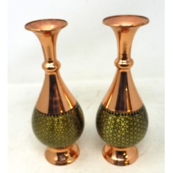 Deux petits vases en cuivres