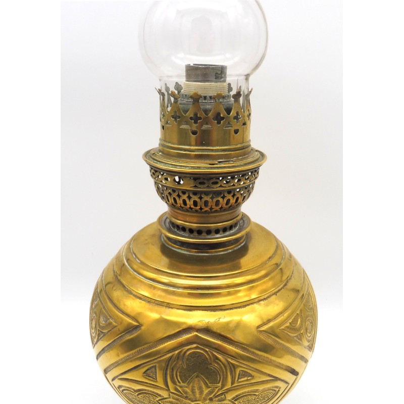 ANCIENNE LAMPE À pétrole en laiton EUR 10,00 - FR